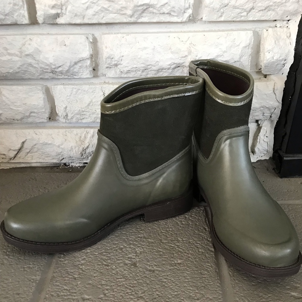 Ugg Rain boots | size 7 olive | like new